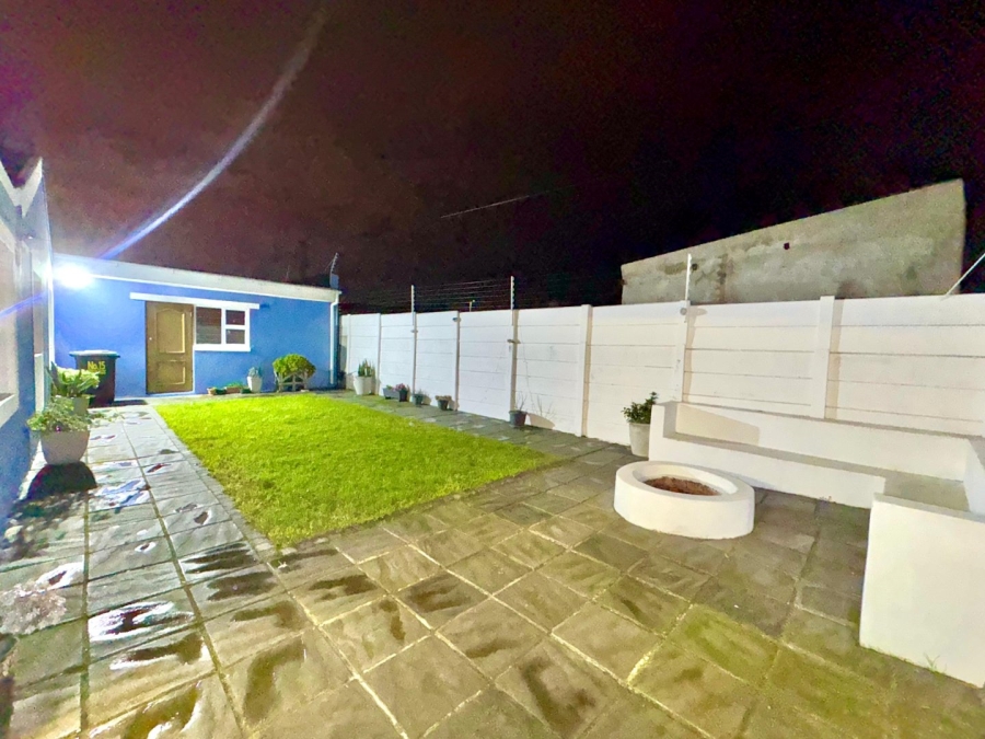 To Let 3 Bedroom Property for Rent in Wavecrest Western Cape